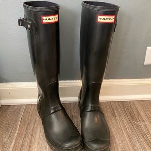 black hunter rain boots